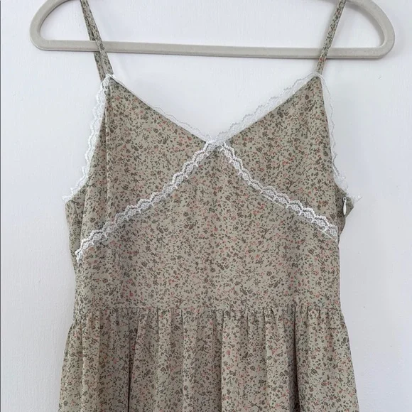 Green Tiered Ruffled Midi Sundress - Picture 2 of 9